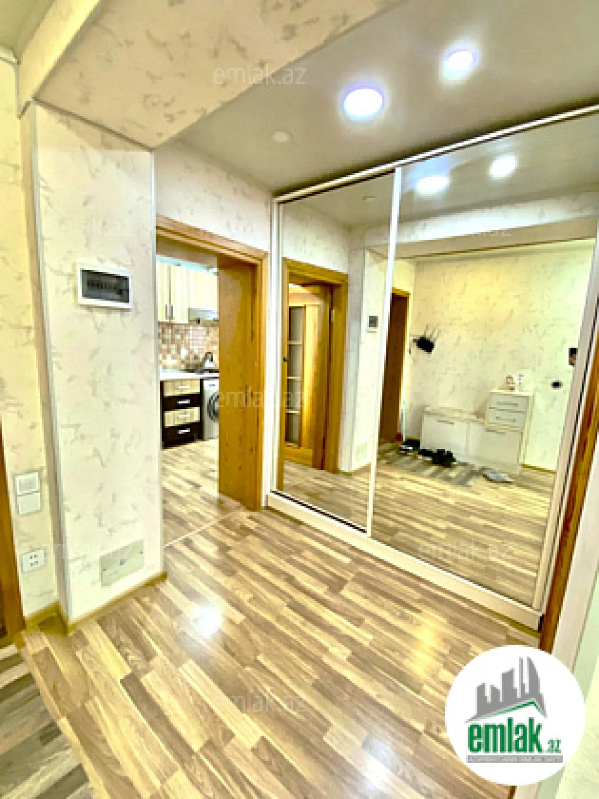 Satılır 3 otaqlı köhnə tikili 90 m²