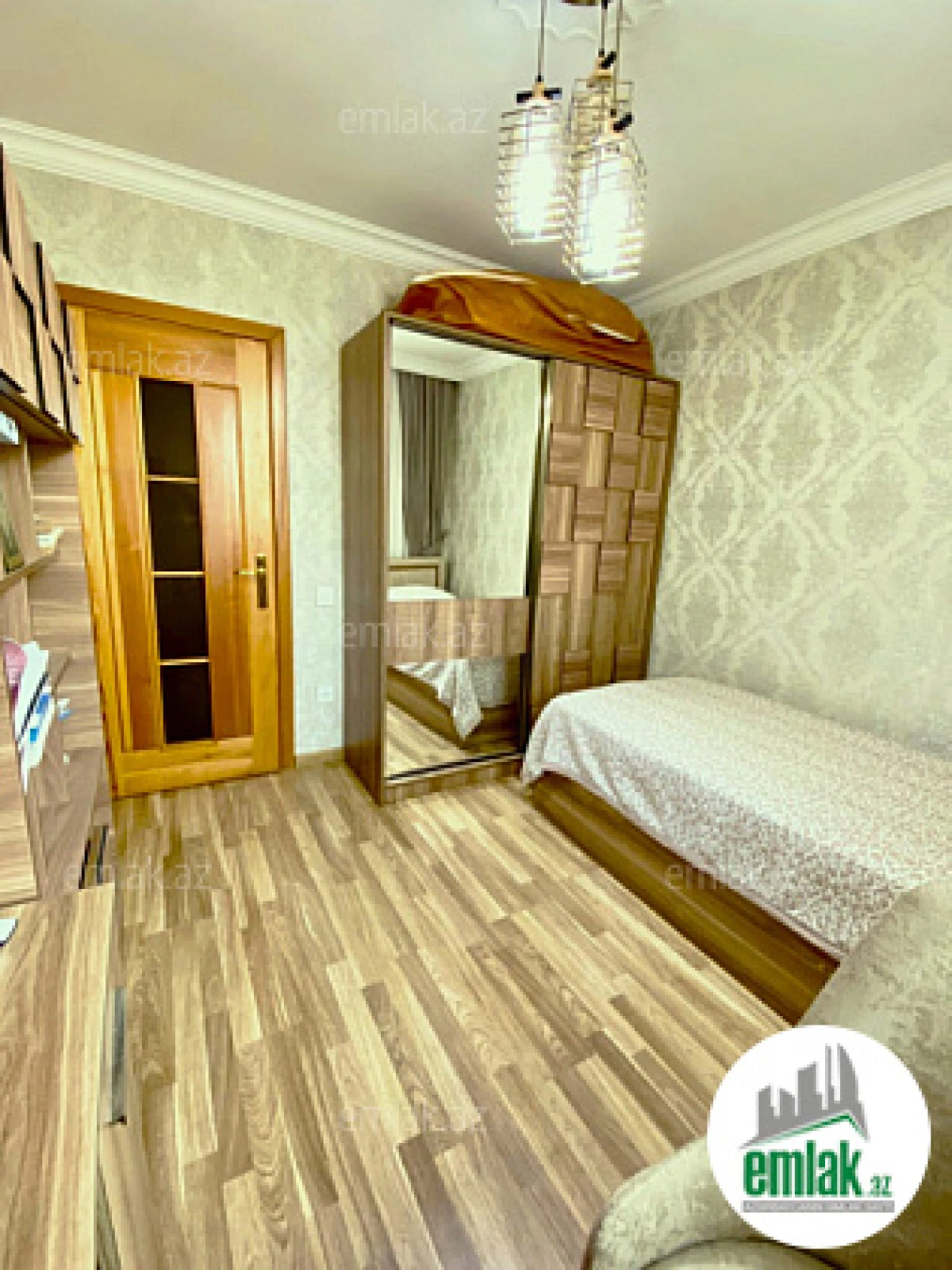 Satılır 3 otaqlı köhnə tikili 90 m²