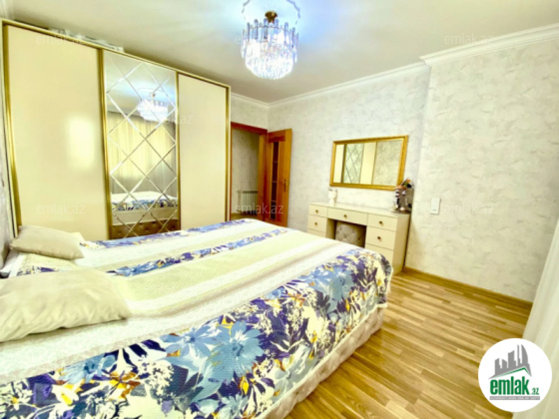 Satılır 3 otaqlı köhnə tikili 90 m²