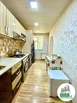 Satılır 3 otaqlı köhnə tikili 90 m²