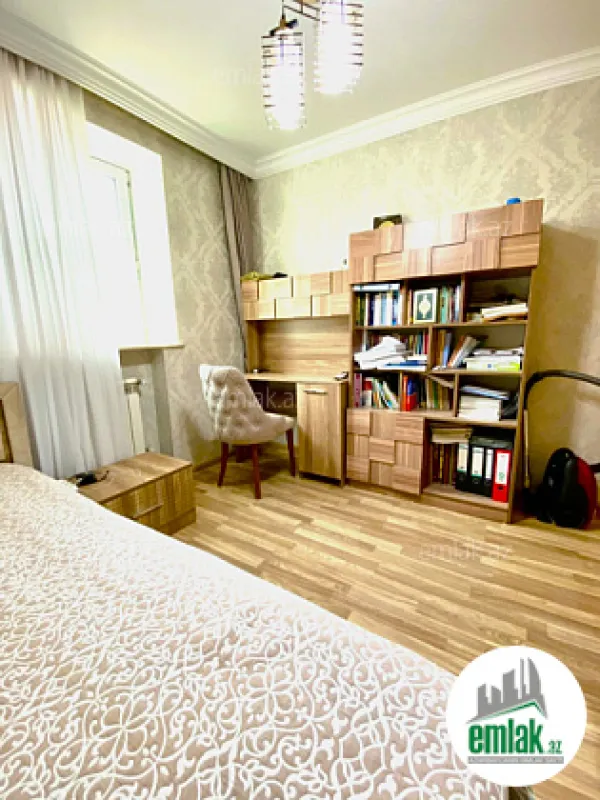 Satılır 3 otaqlı köhnə tikili 90 m²