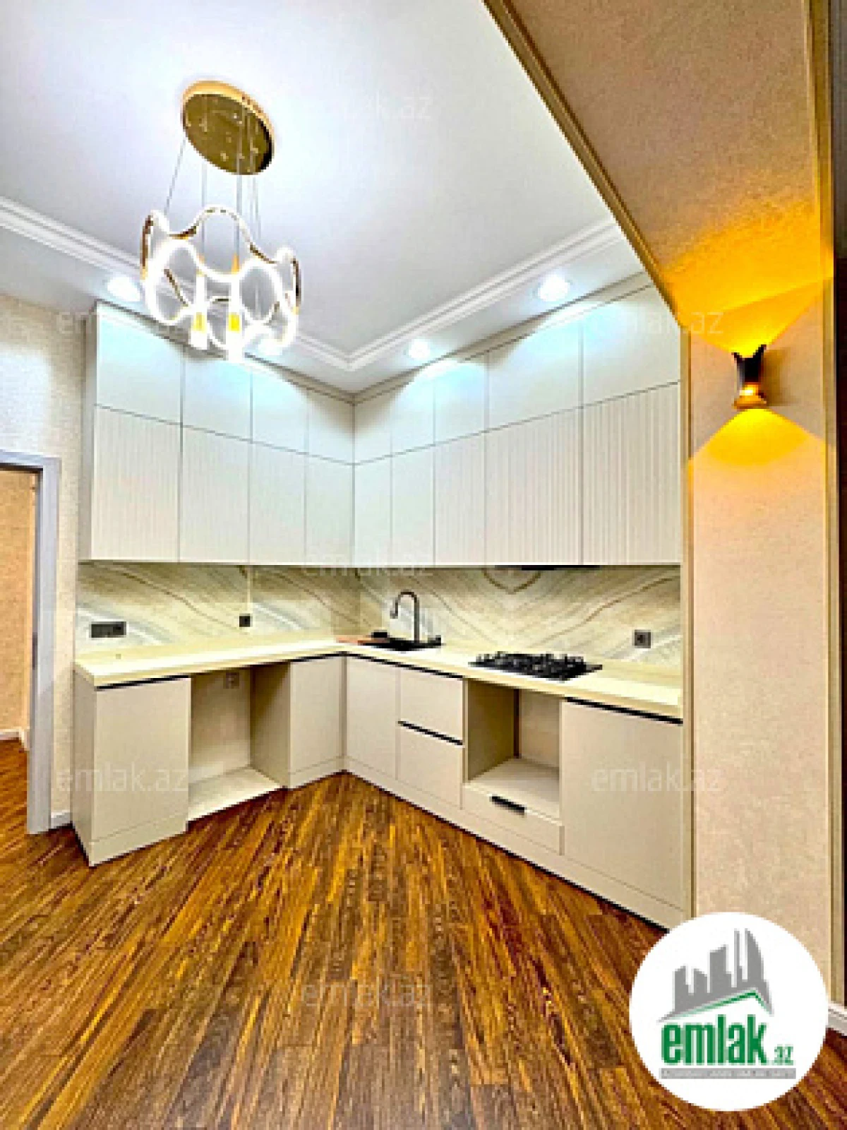 Satılır 3 otaqlı mənzil 110 m²
