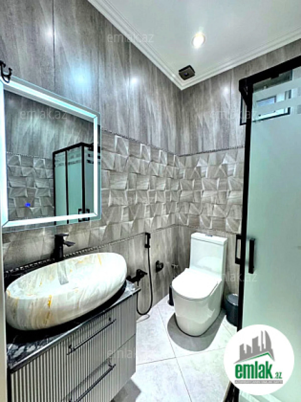 Satılır 3 otaqlı mənzil 110 m²