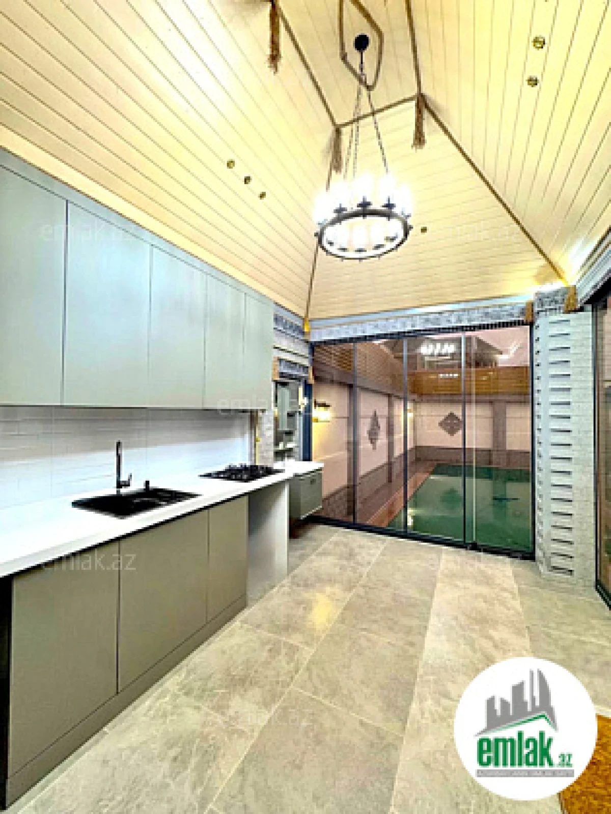 Satılır 3 otaqlı mənzil 110 m²