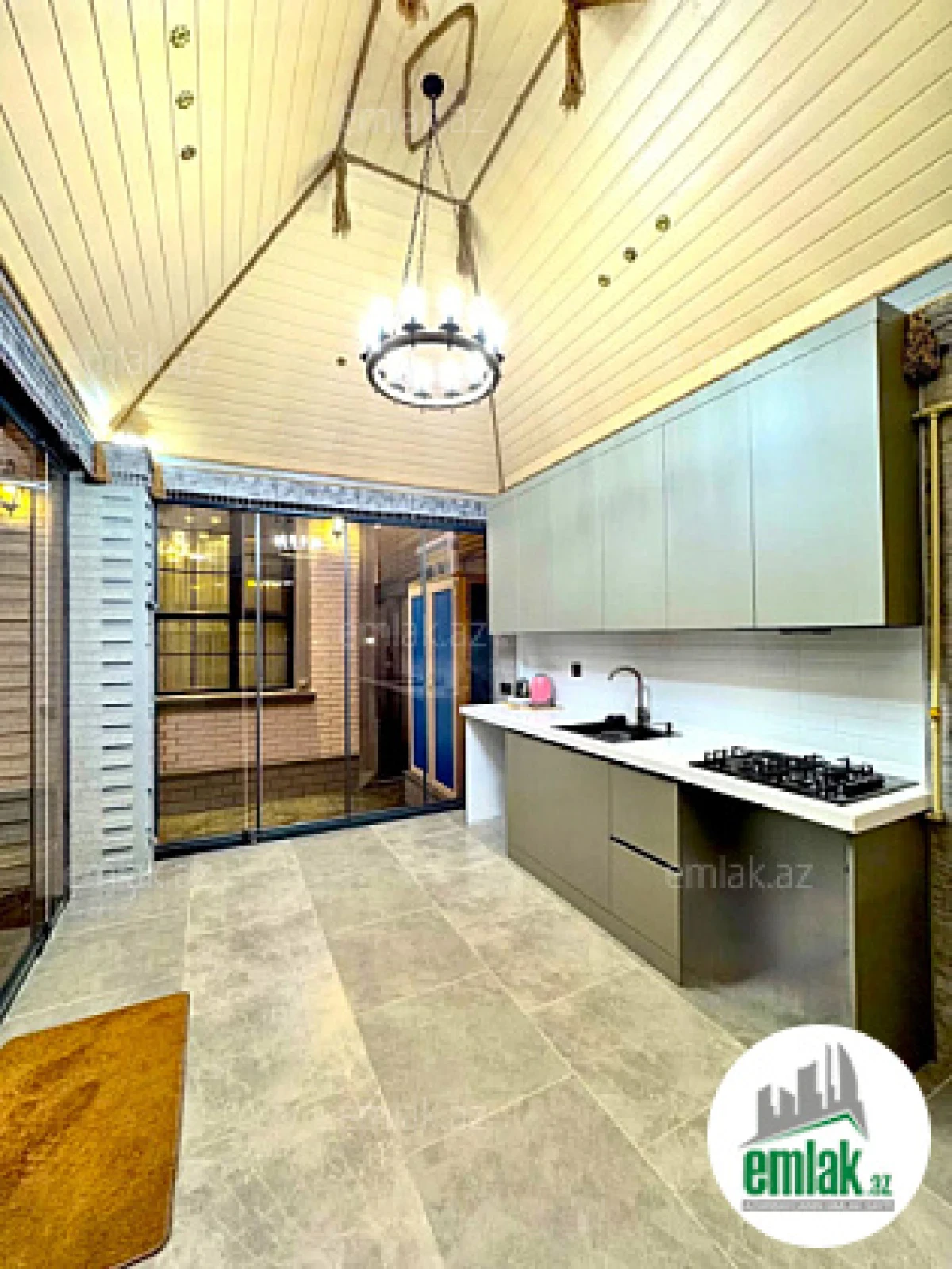 Satılır 3 otaqlı mənzil 110 m²