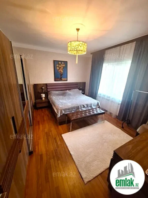 Satılır 5 otaqlı mənzil 368 m²