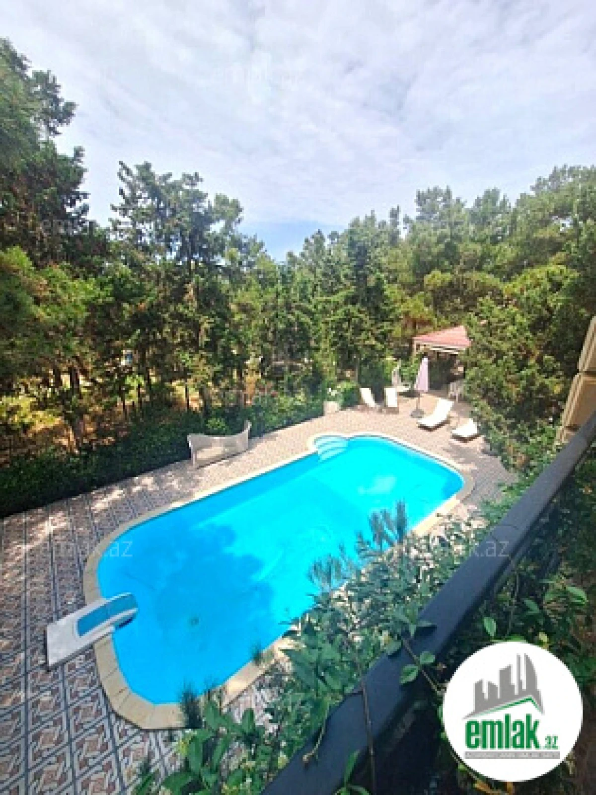 Satılır 5 otaqlı mənzil 368 m²