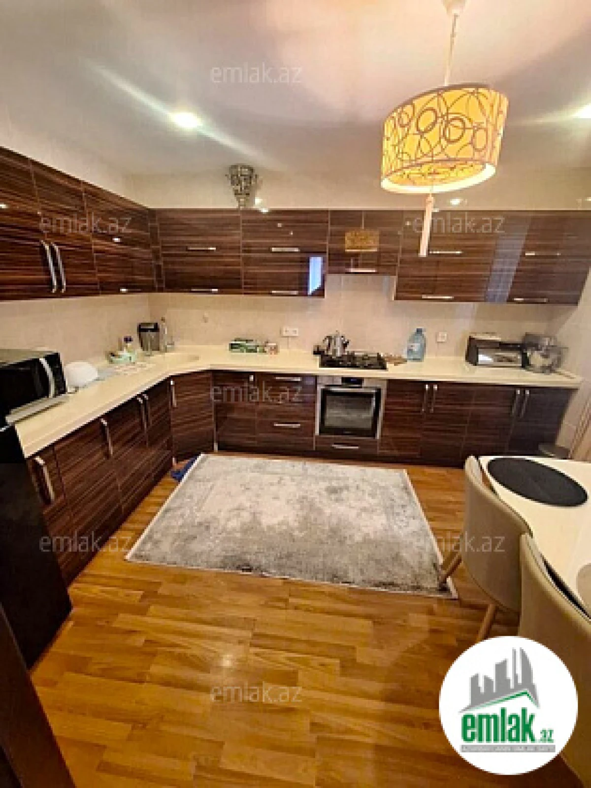 Satılır 5 otaqlı mənzil 368 m²