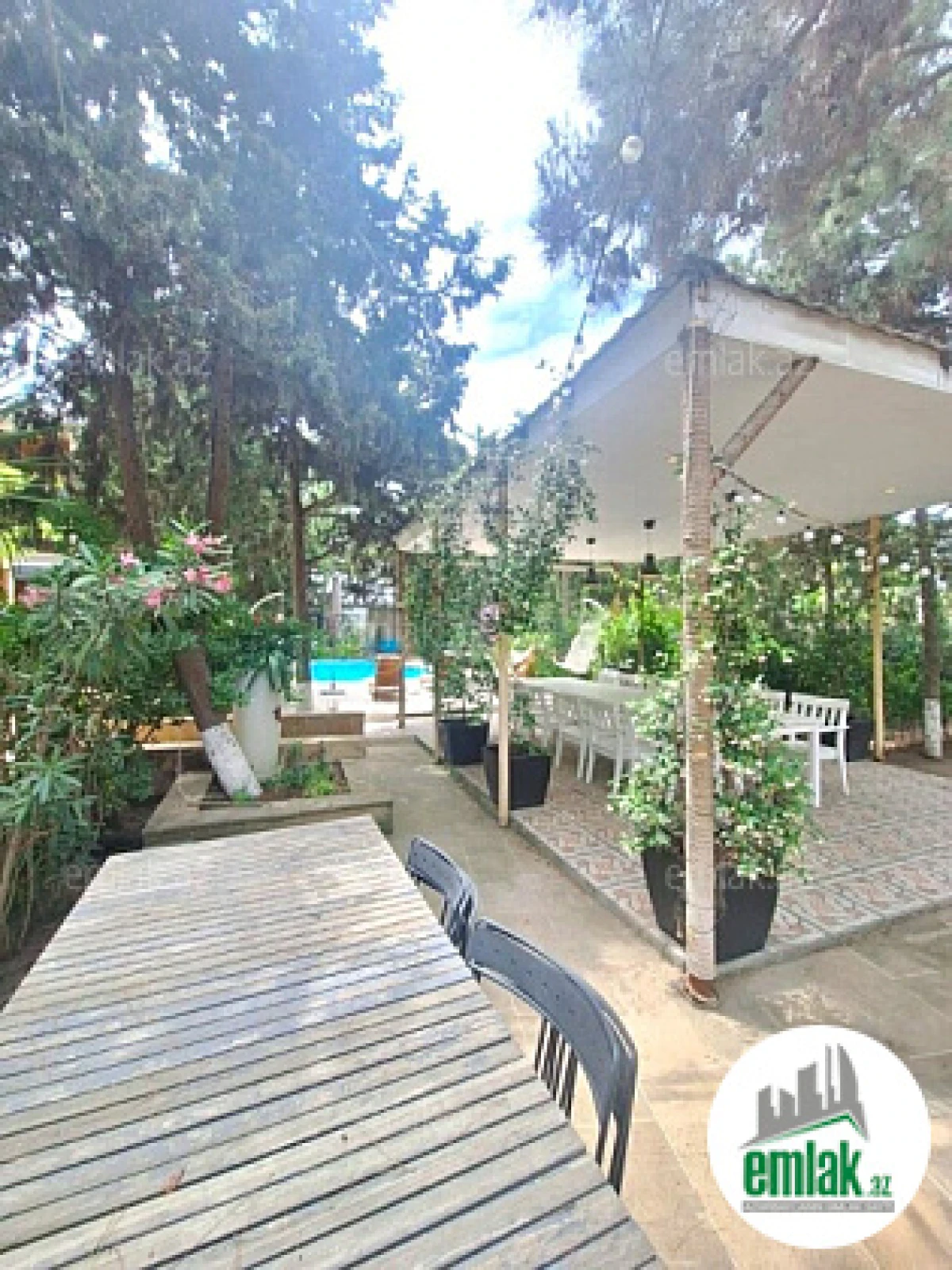 Satılır 5 otaqlı mənzil 368 m²