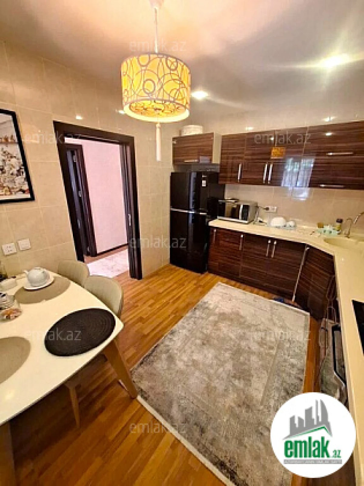 Satılır 5 otaqlı mənzil 368 m²