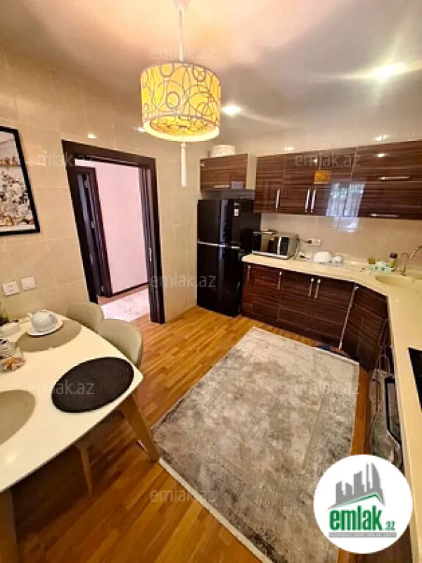 Satılır 5 otaqlı mənzil 368 m²
