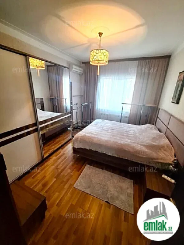 Satılır 5 otaqlı mənzil 368 m²