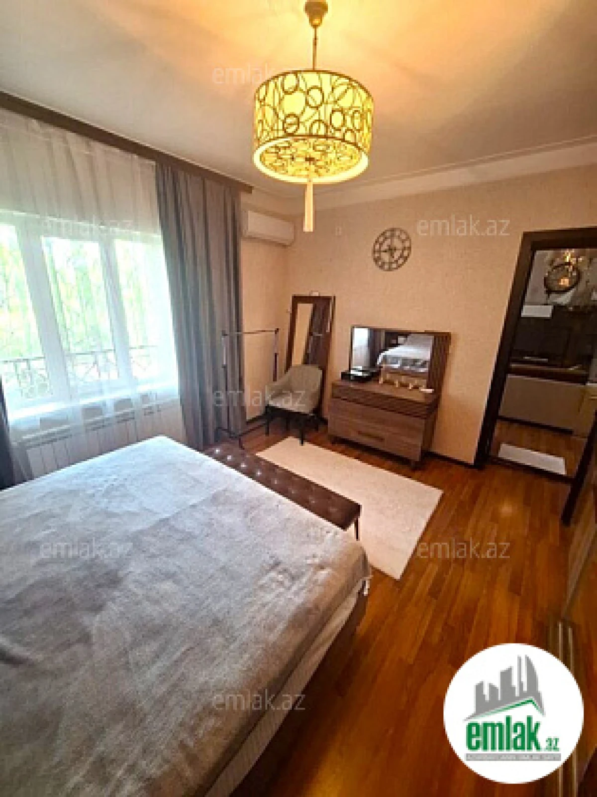 Satılır 5 otaqlı mənzil 368 m²