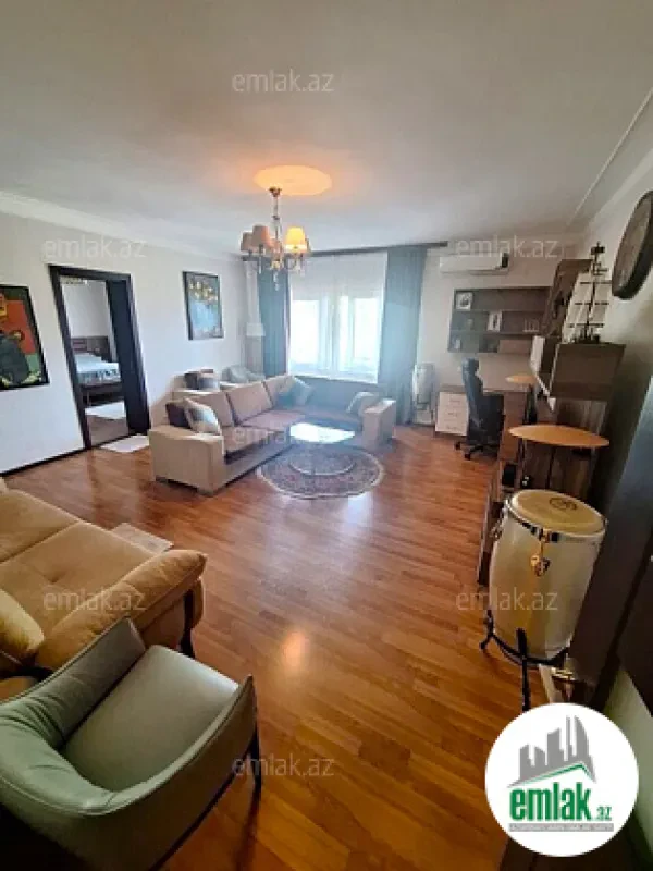 Satılır 5 otaqlı mənzil 368 m²