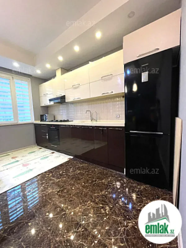 Satılır 10 otaqlı həyət evi 310 m²
