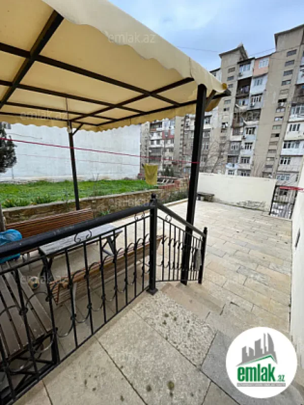 Satılır 10 otaqlı həyət evi 310 m²