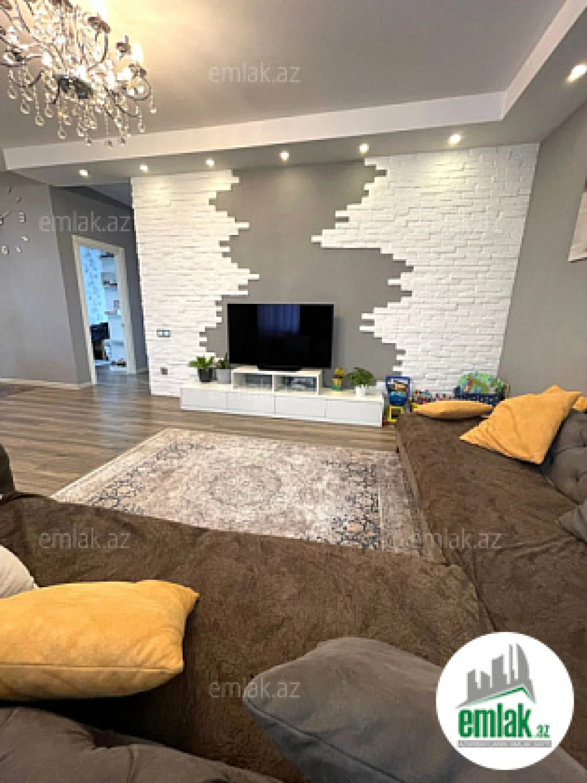 Satılır 10 otaqlı həyət evi 310 m²