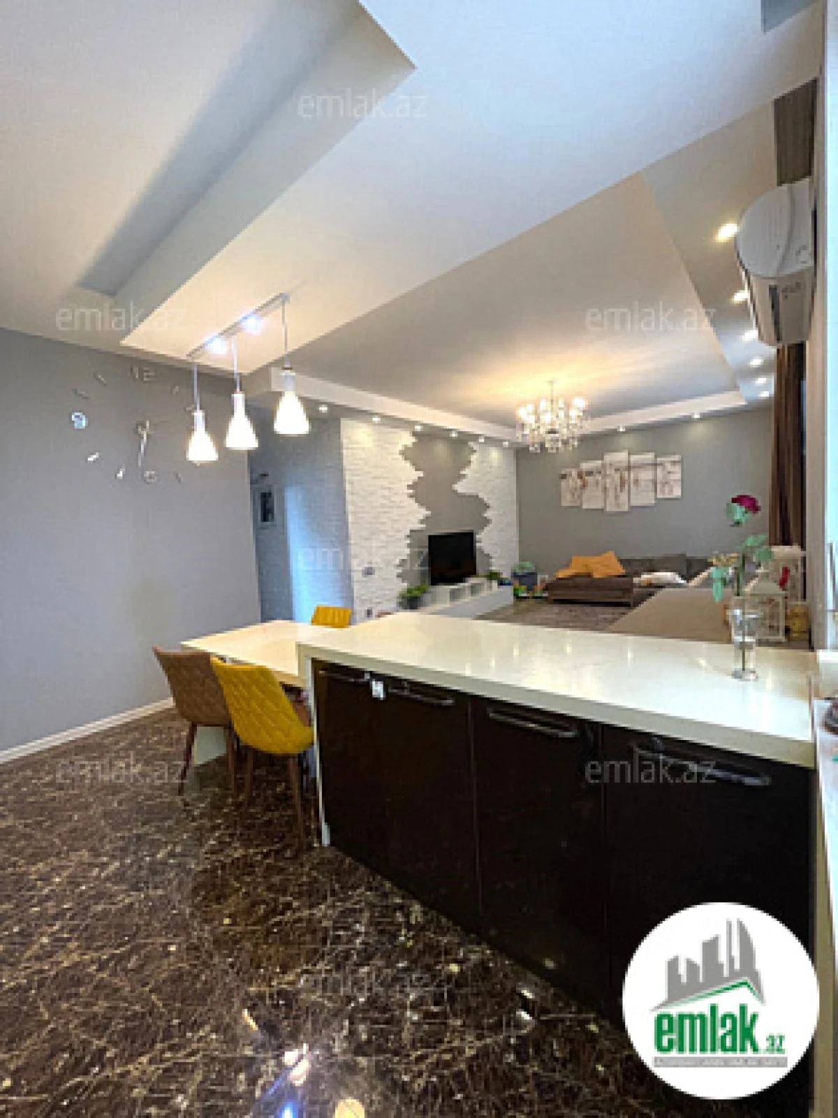 Satılır 10 otaqlı həyət evi 310 m²