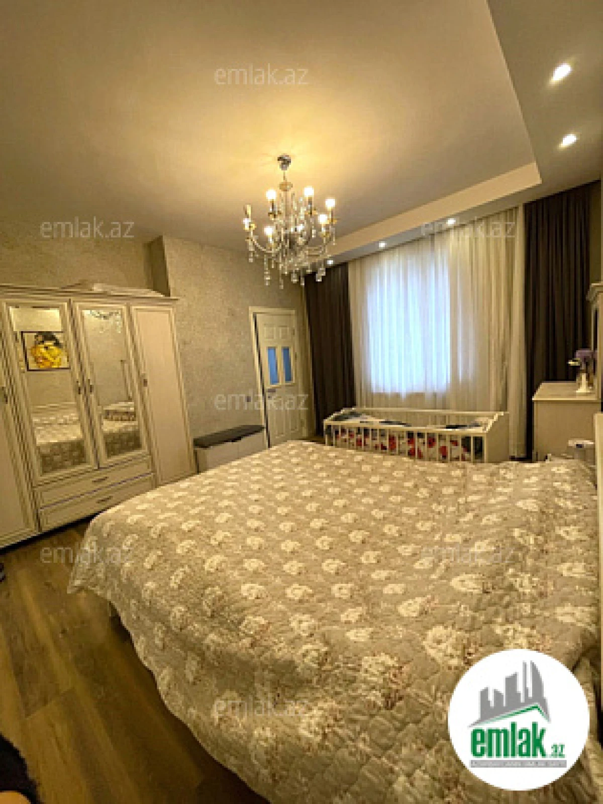 Satılır 10 otaqlı həyət evi 310 m²