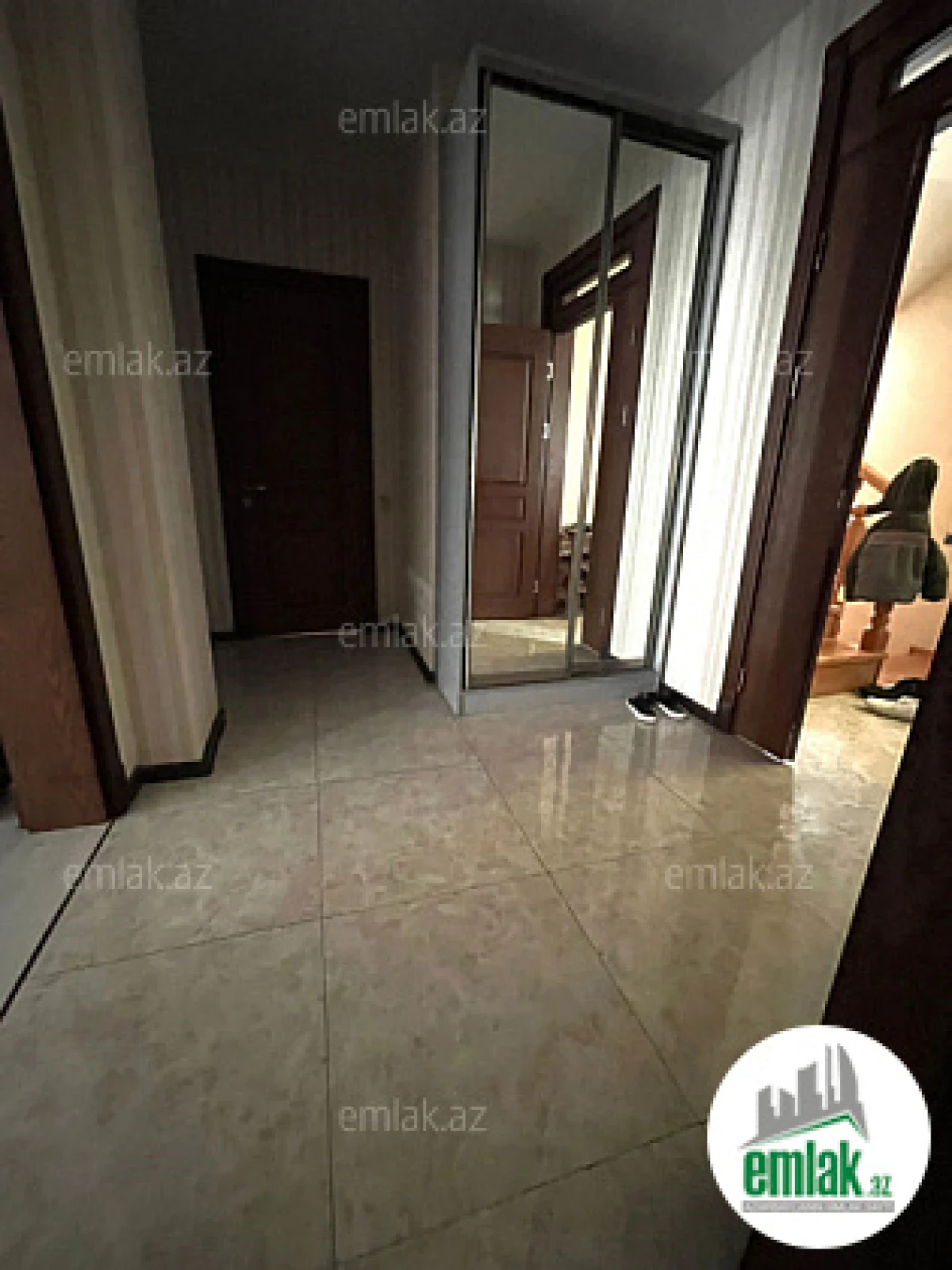 Satılır 10 otaqlı həyət evi 310 m²