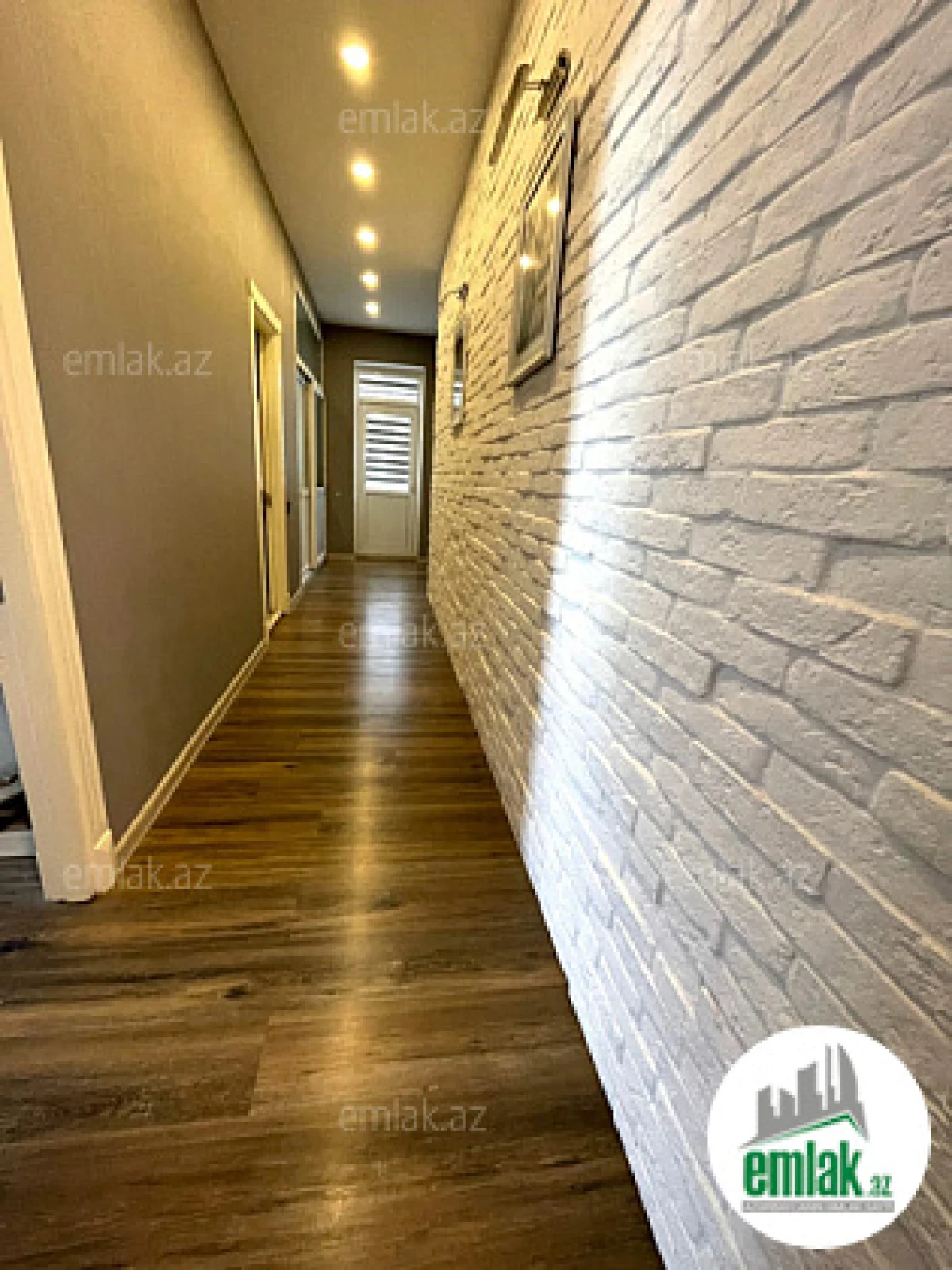 Satılır 10 otaqlı həyət evi 310 m²