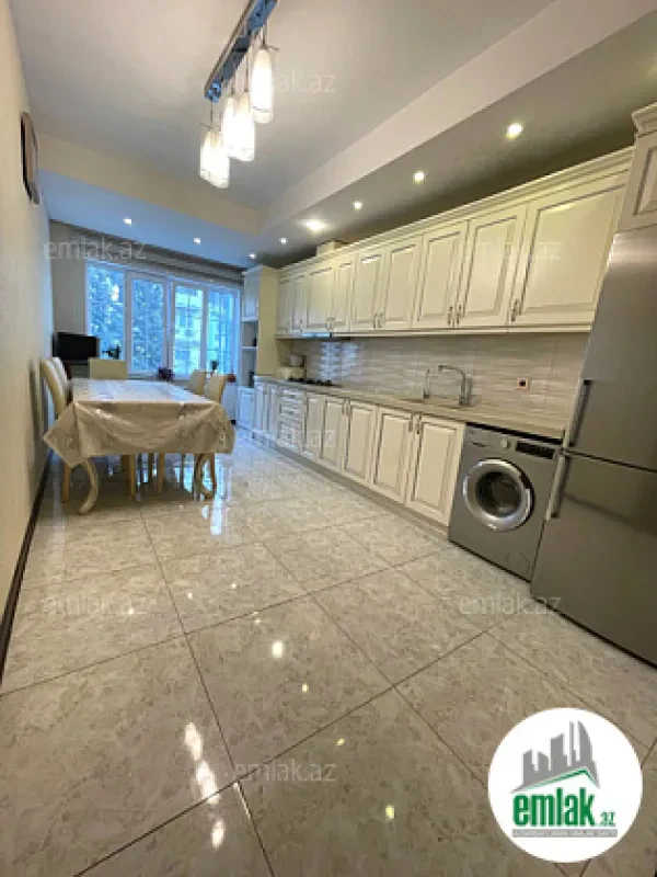Satılır 10 otaqlı həyət evi 310 m²