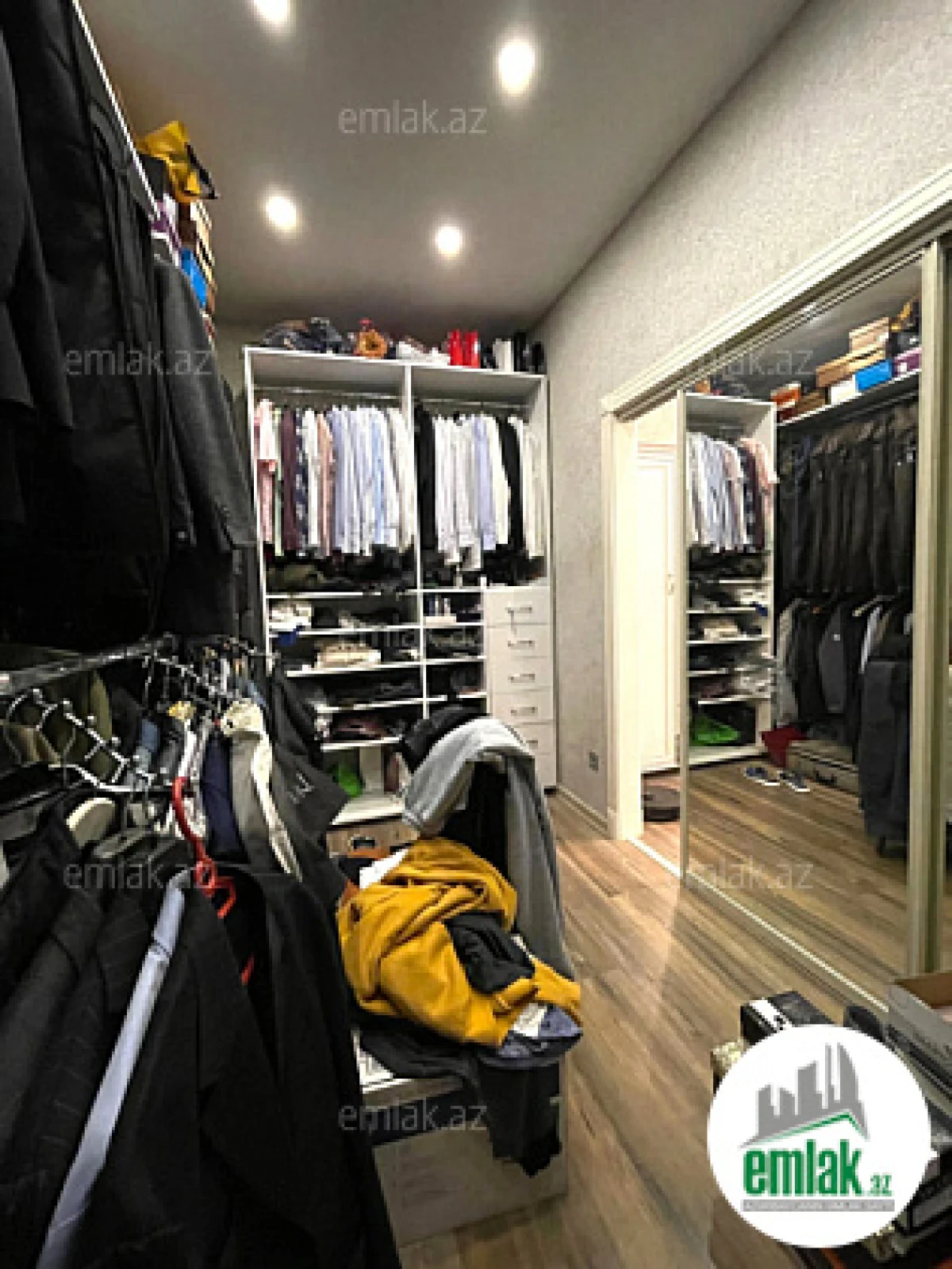 Satılır 10 otaqlı həyət evi 310 m²