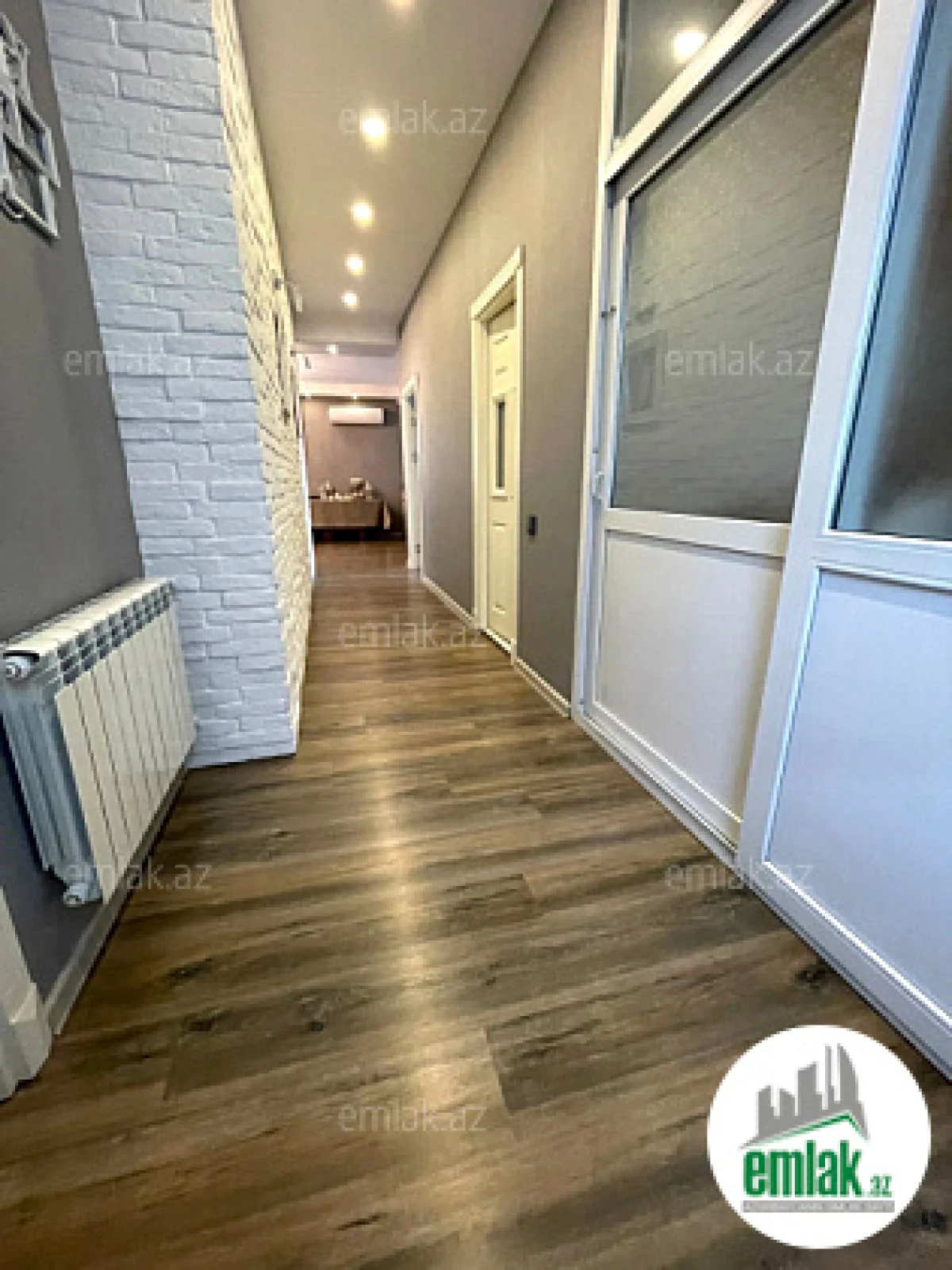 Satılır 10 otaqlı həyət evi 310 m²