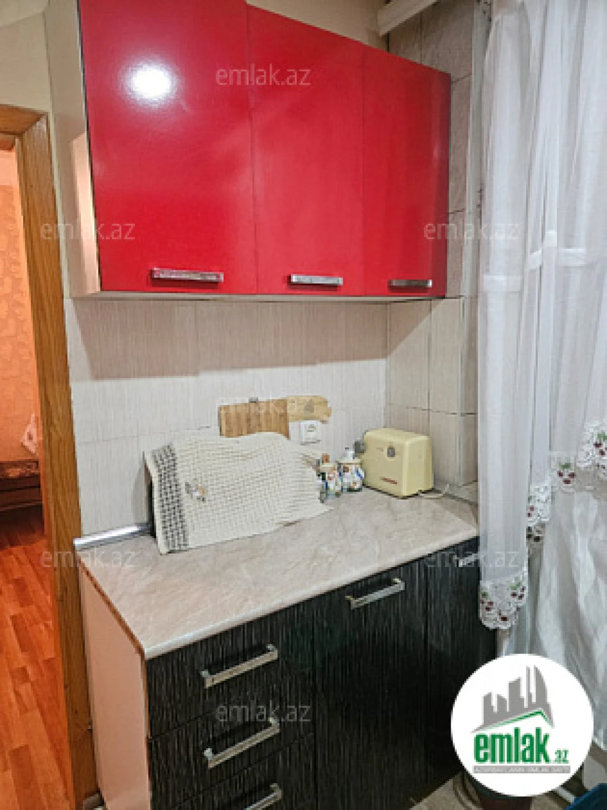 Satılır 3 otaqlı köhnə tikili 75 m²