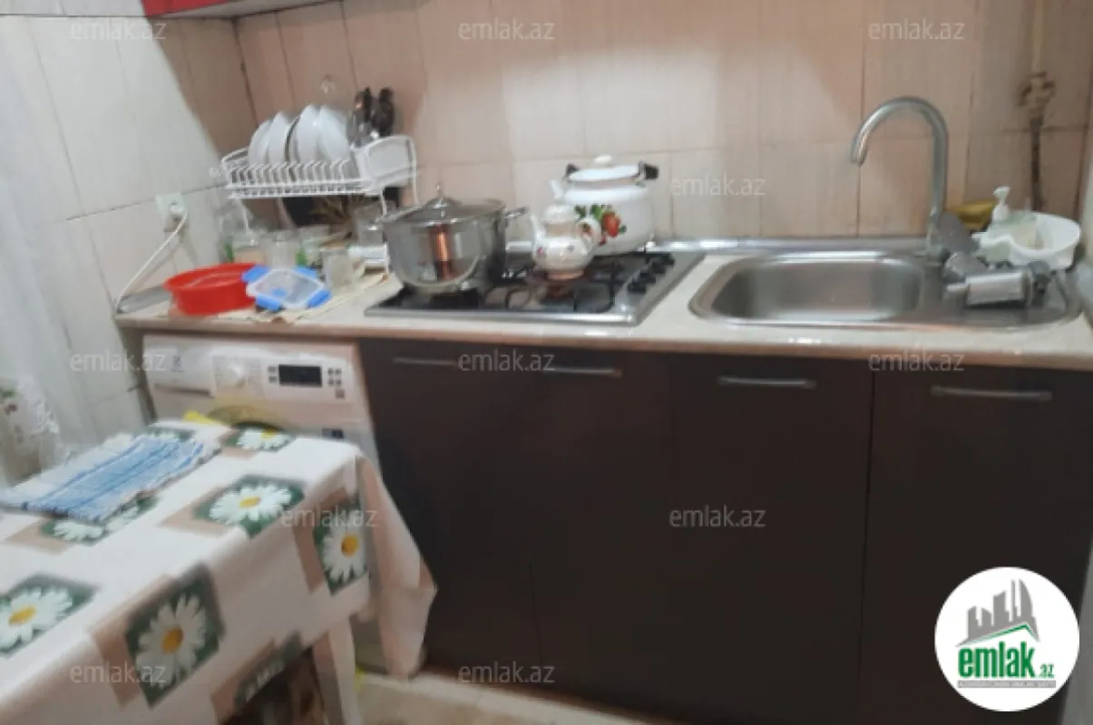 Satılır 3 otaqlı köhnə tikili 75 m²
