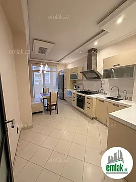 Satılır 4 otaqlı yeni tikili 150 m²