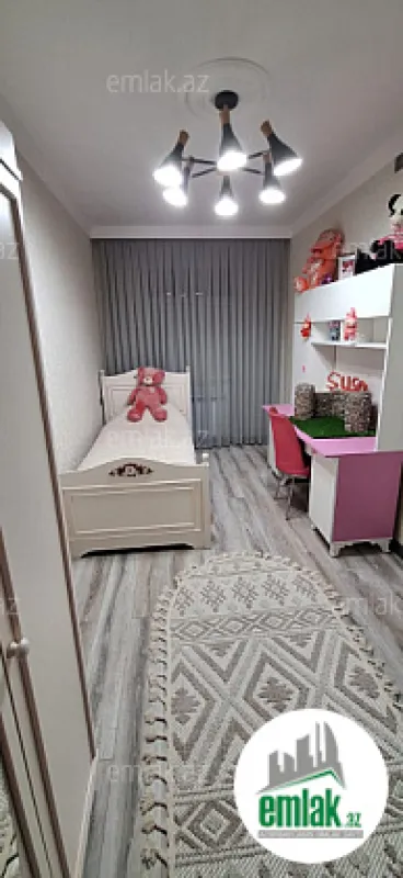 Satılır 4 otaqlı köhnə tikili 110 m²