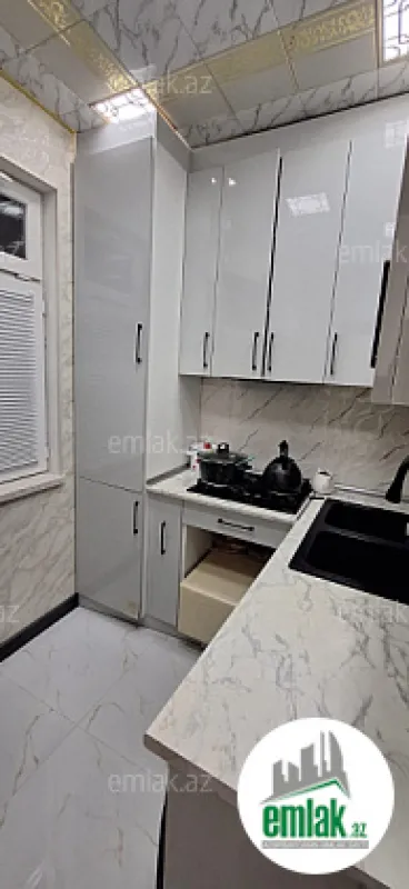 Satılır 4 otaqlı köhnə tikili 110 m²