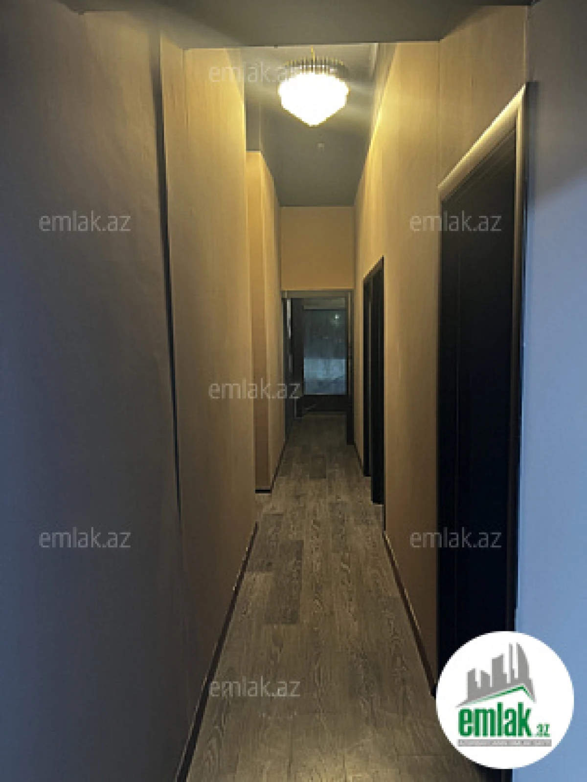Satılır 8 otaqlı obyekt 271 m²