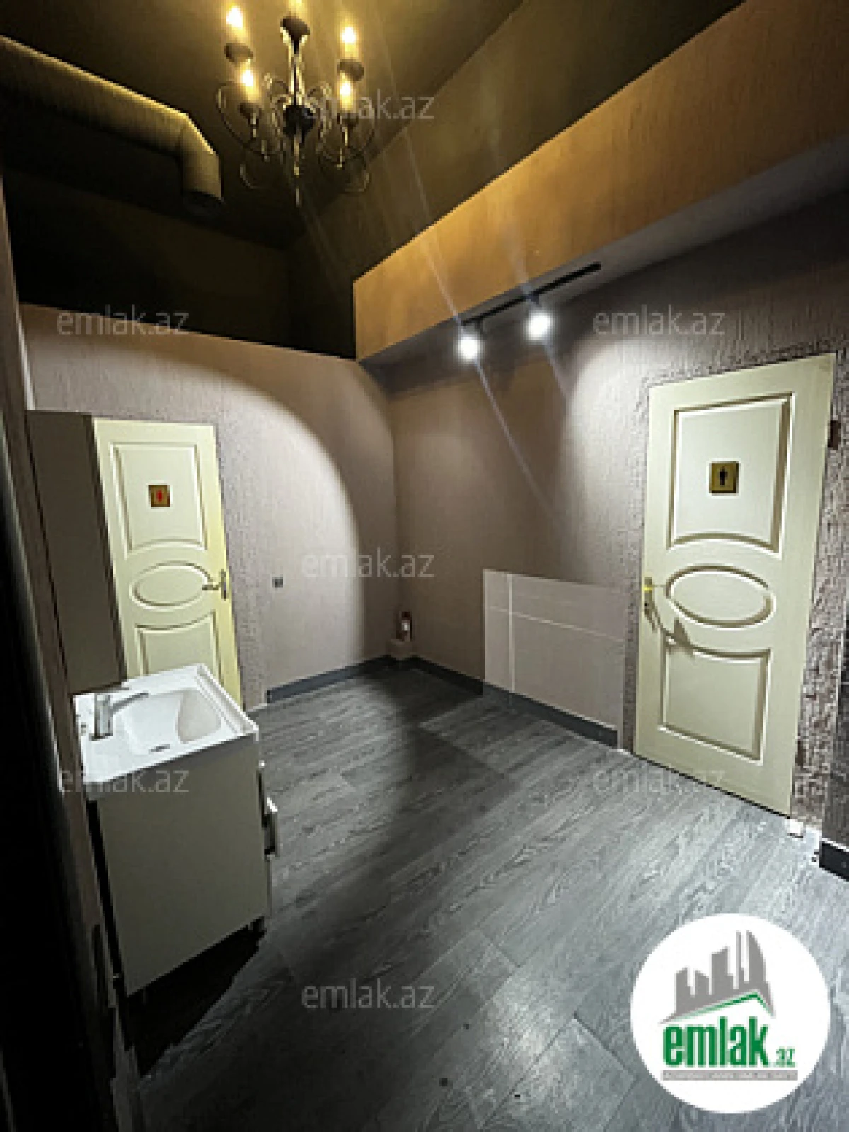 Satılır 8 otaqlı obyekt 271 m²