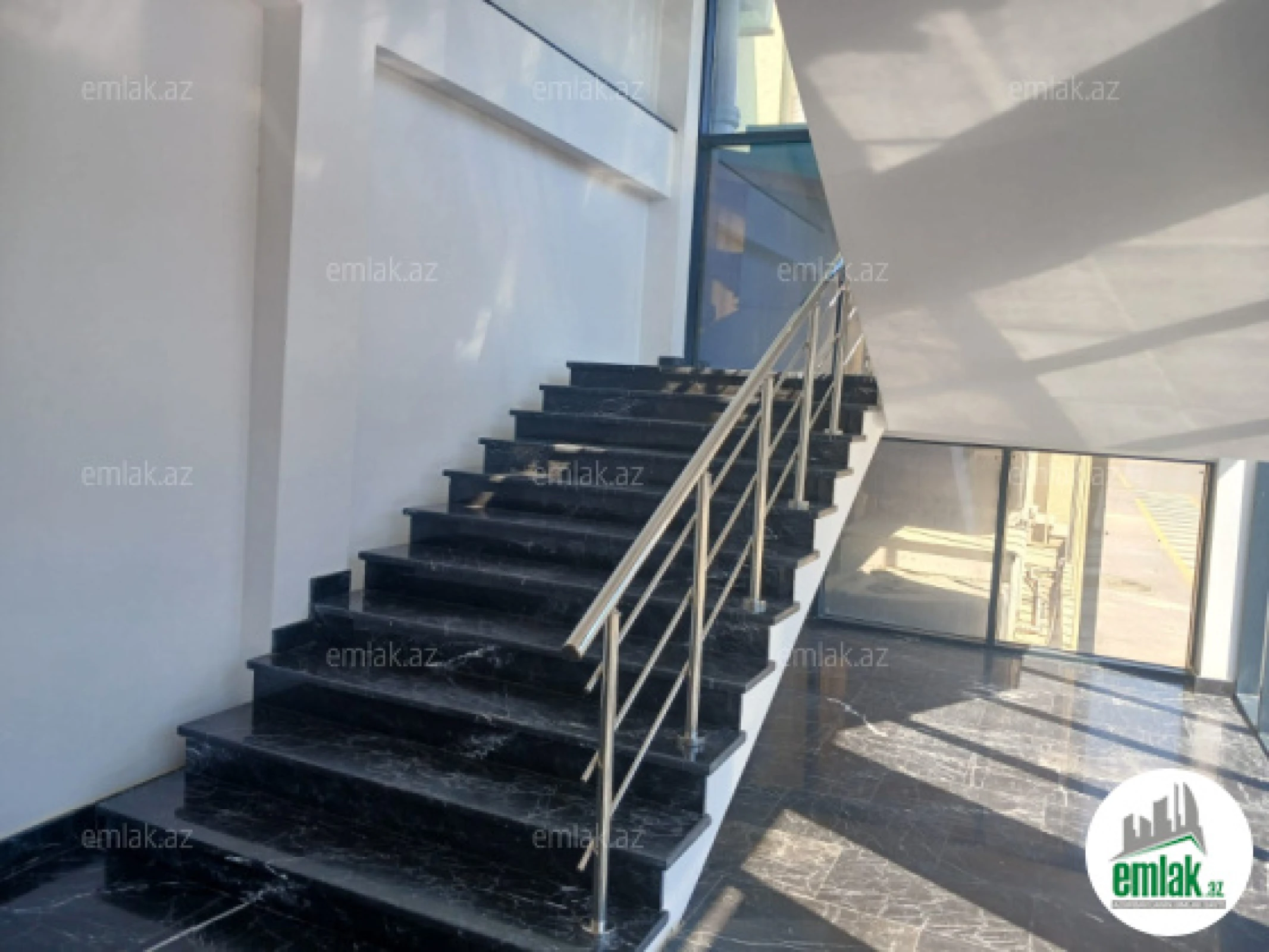 Satılır 20 otaqlı ofis 200 m²