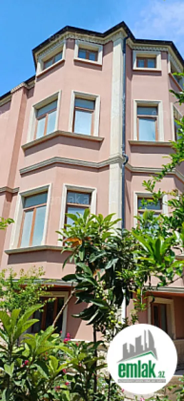 Satılır 8 otaqlı həyət evi 650 m²