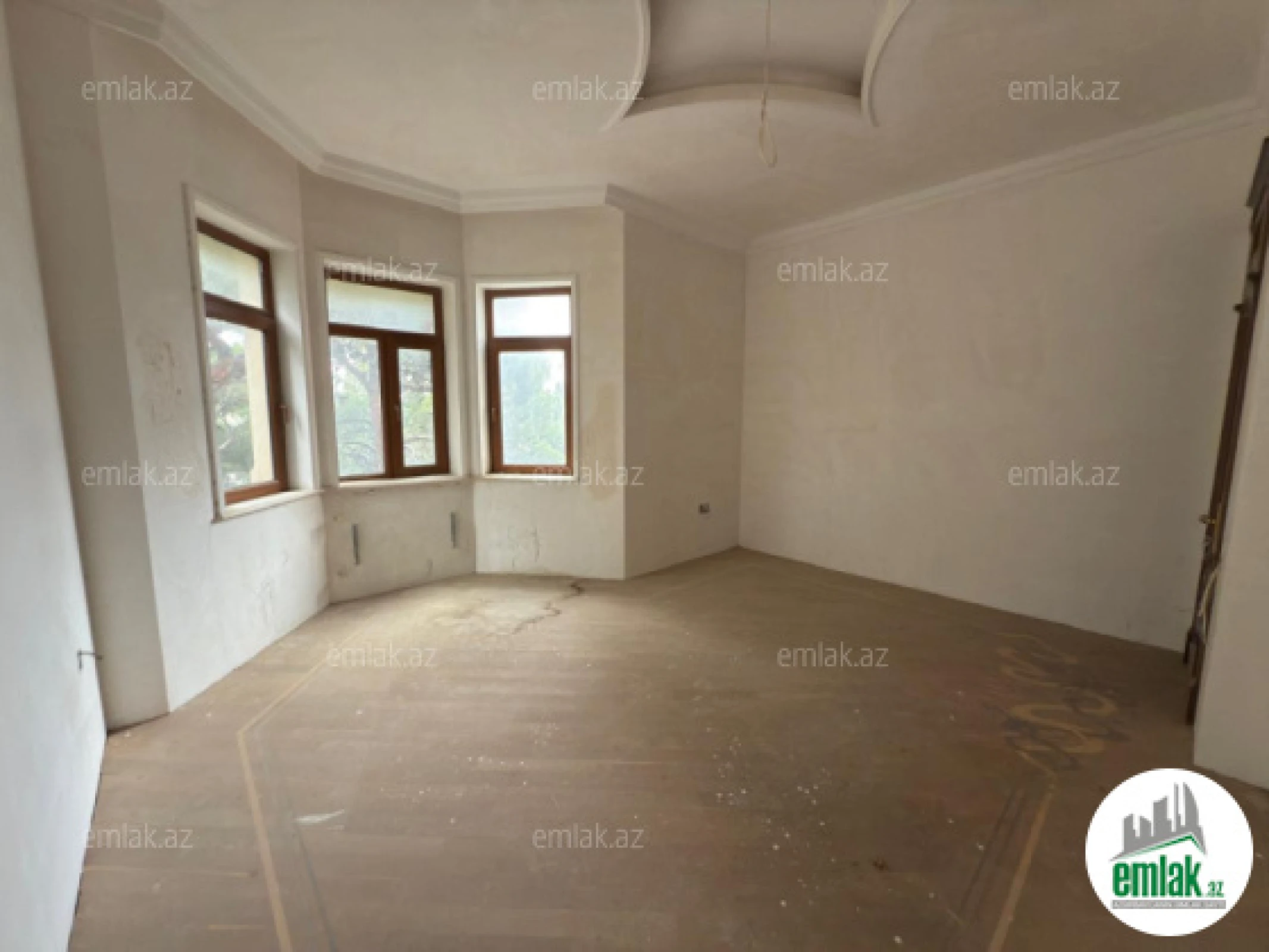 Satılır 8 otaqlı həyət evi 650 m²
