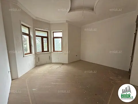 Satılır 8 otaqlı həyət evi 650 m²
