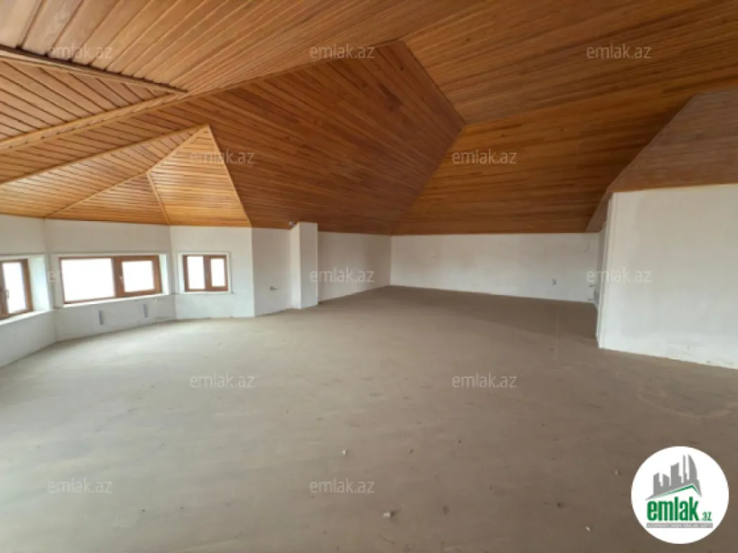 Satılır 8 otaqlı həyət evi 650 m²