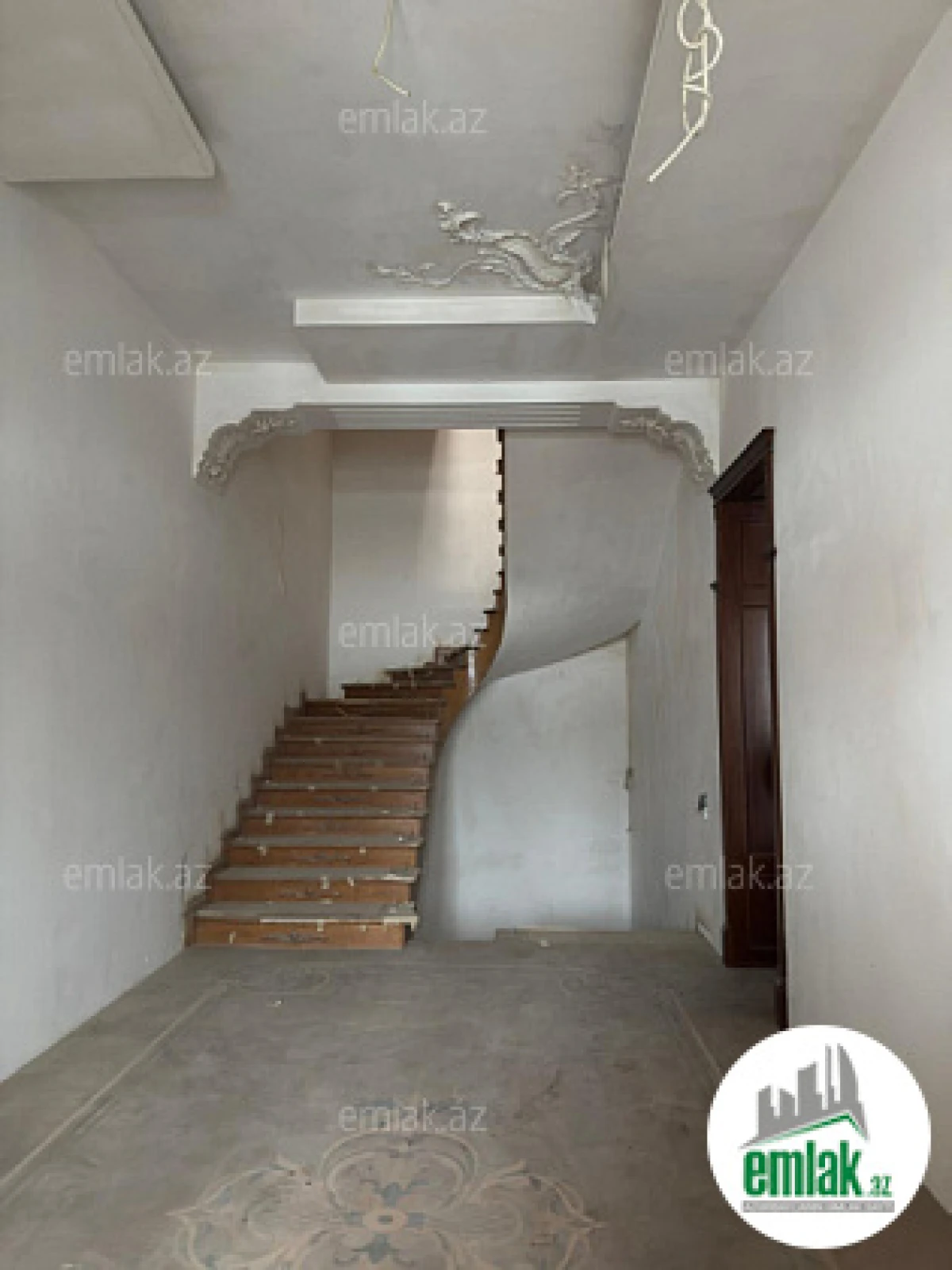 Satılır 8 otaqlı həyət evi 650 m²