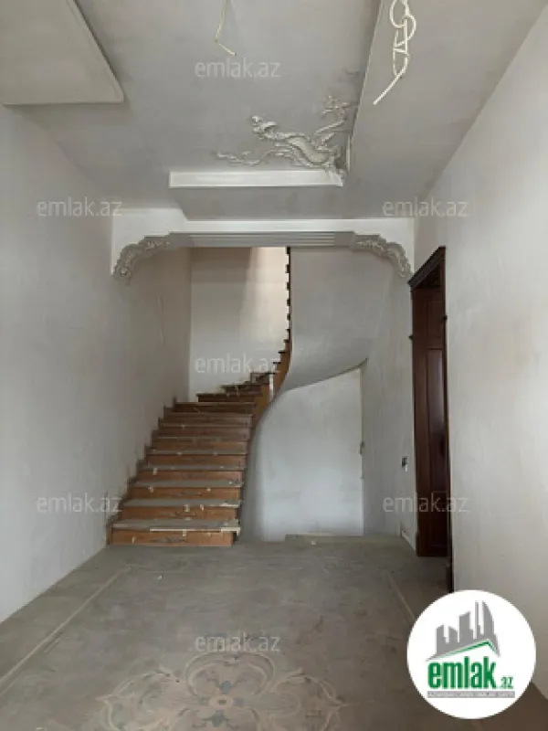 Satılır 8 otaqlı həyət evi 650 m²