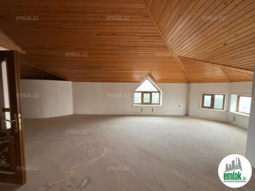 Satılır 8 otaqlı həyət evi 650 m²