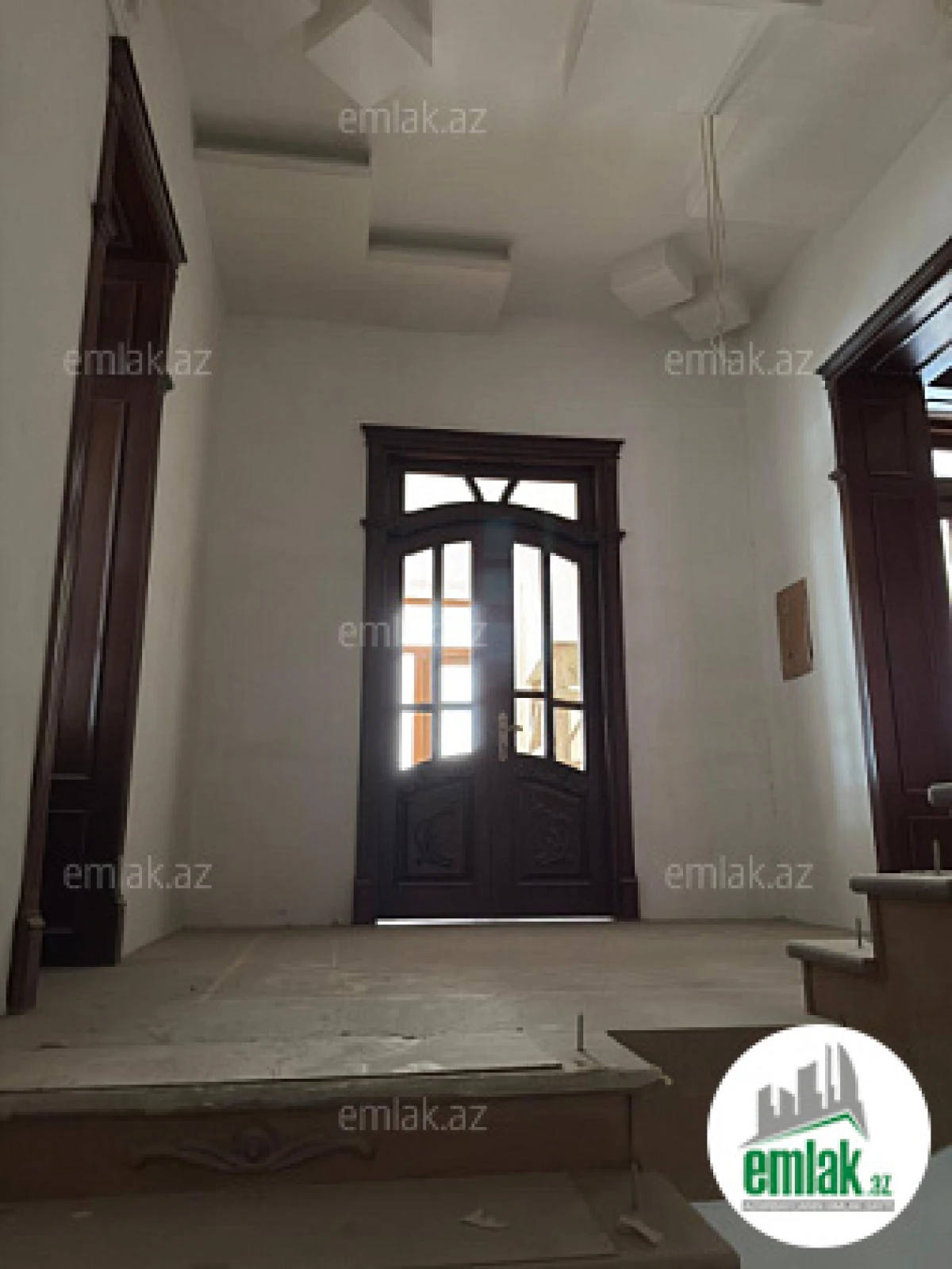 Satılır 8 otaqlı həyət evi 650 m²