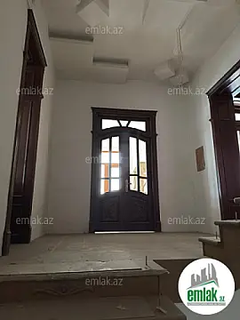 Satılır 8 otaqlı həyət evi 650 m²
