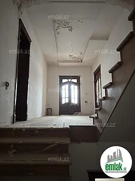 Satılır 8 otaqlı həyət evi 650 m²