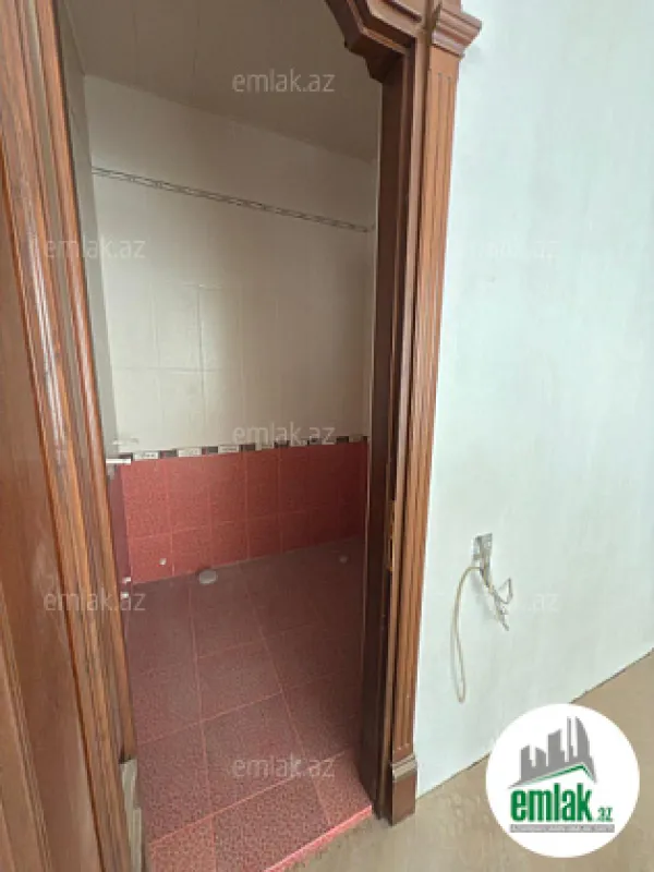 Satılır 8 otaqlı həyət evi 650 m²