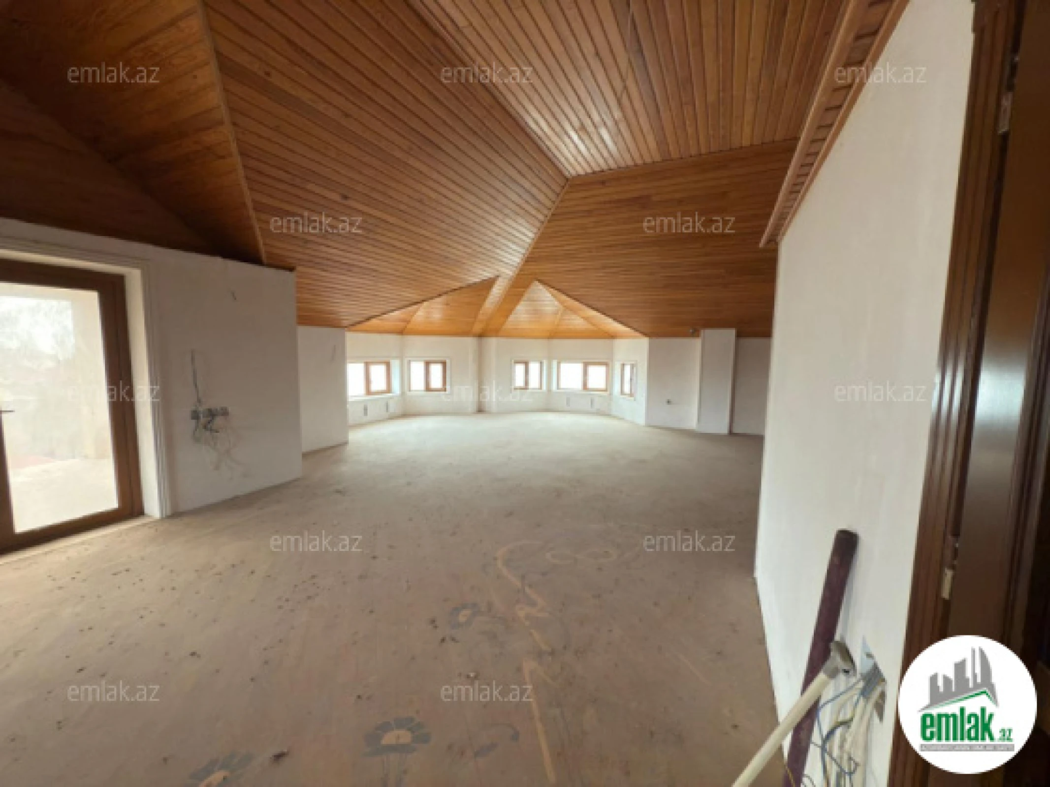 Satılır 8 otaqlı həyət evi 650 m²