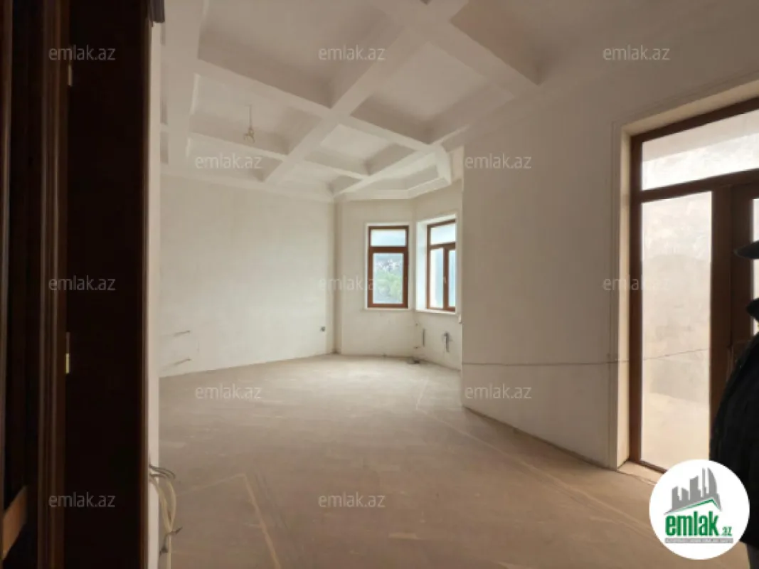 Satılır 8 otaqlı həyət evi 650 m²