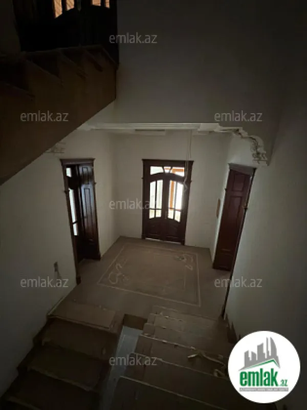 Satılır 8 otaqlı həyət evi 650 m²